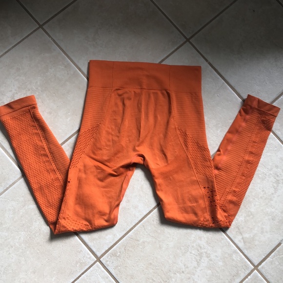 Gymshark flawless knit leggings size medium in orange - Picture 5 of 5